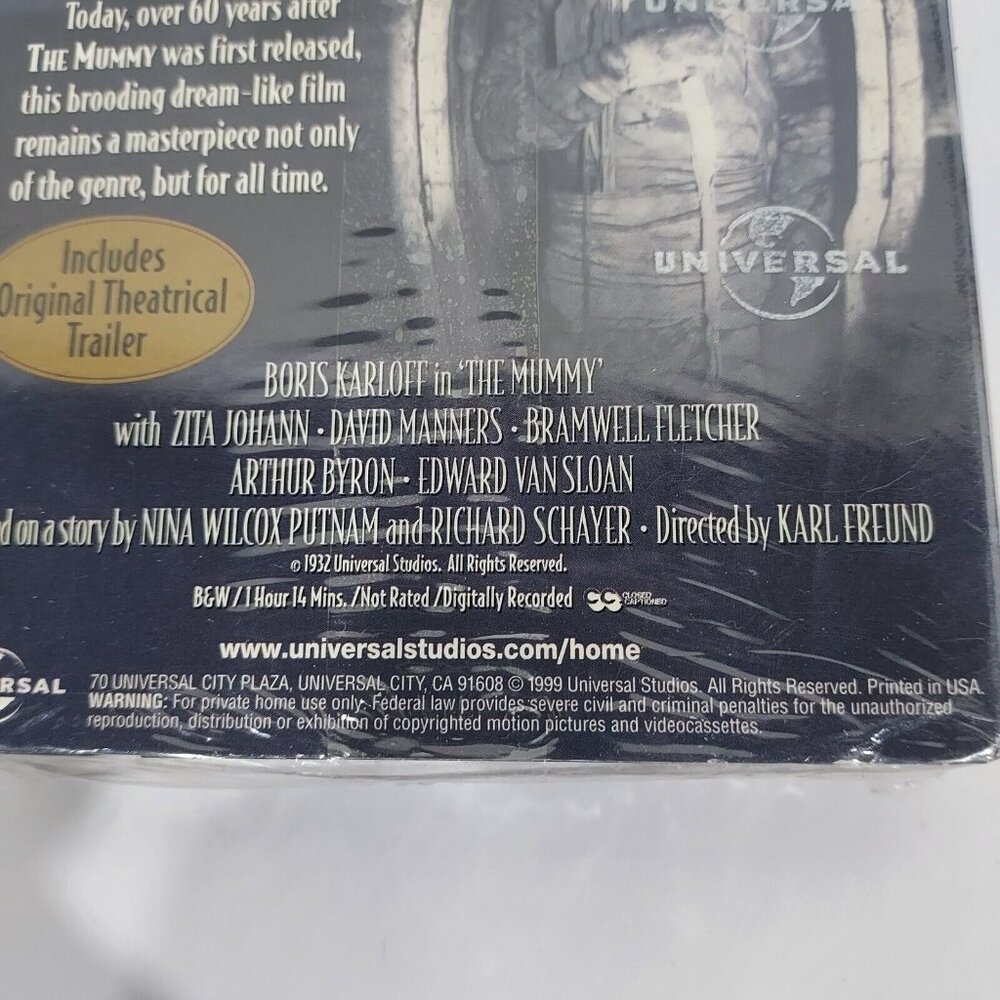 VHS The Mummy 1932 Version Universal Glow In The Dark 8" Figure Both Sealed - Picture 14 of 15
